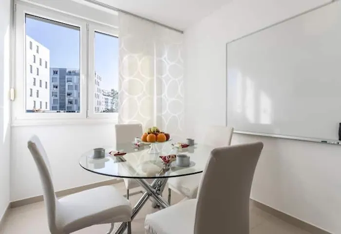 Sagitta 아파트 스플리트