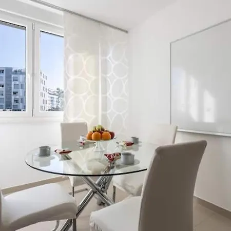Sagitta Apartment Split